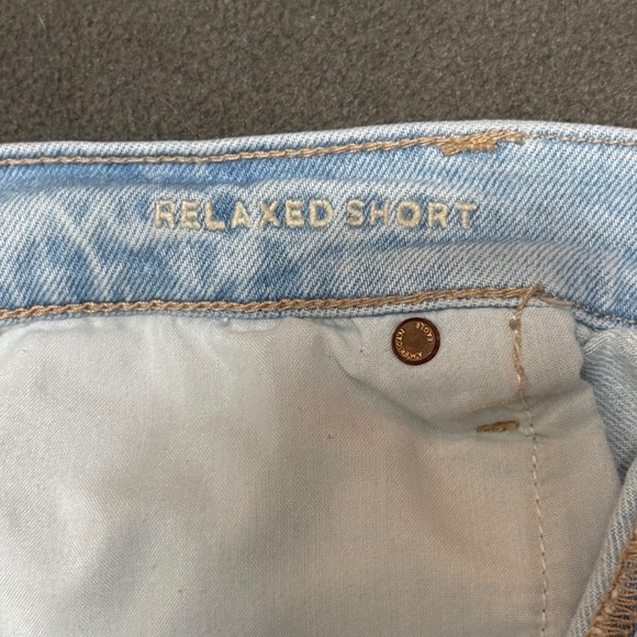American Eagle Denim Shorts Relaxed Cut Off Size 12 Light Wash - Picture 5 of 8